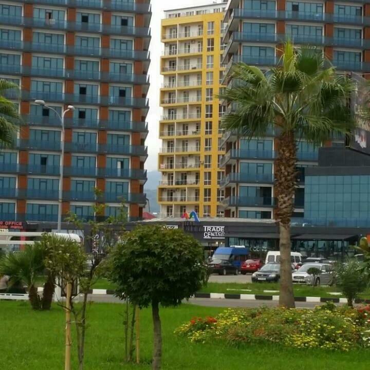 Бежевые Апартаменты Batumi Exterior foto